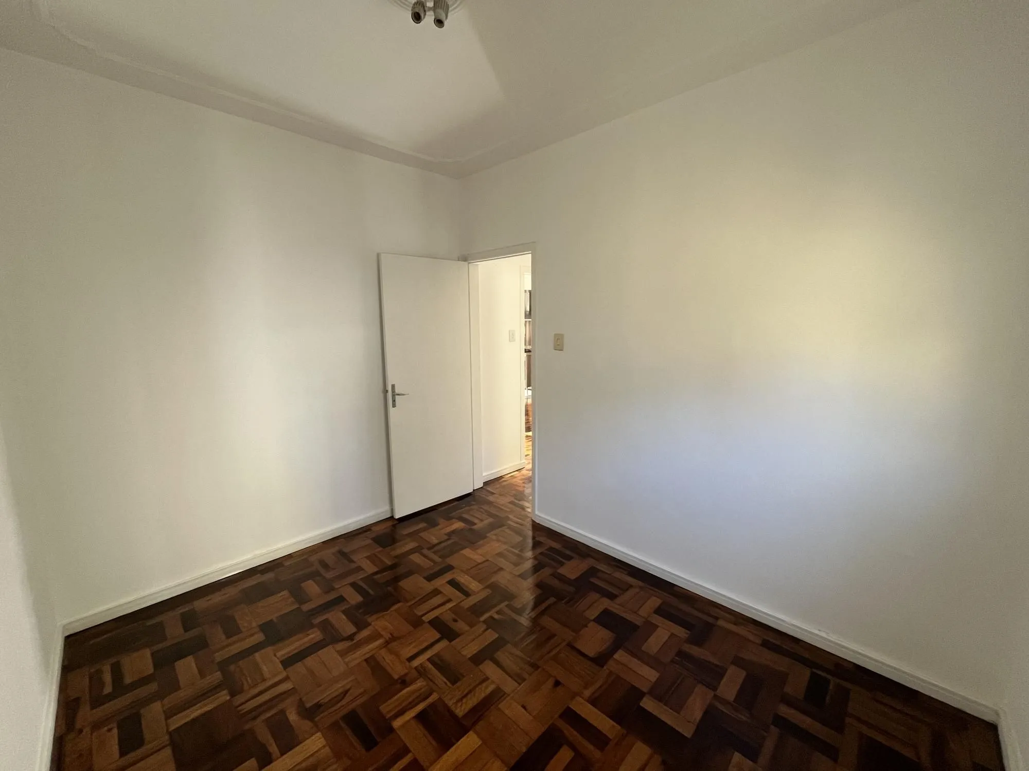 Imagem Reformado! Apartamento de 2 quartos no centro de Porto Alegre