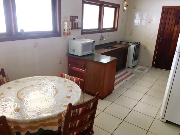 Imagem Linda casa com 4 dormitórios sendo 2 suíts´s e ar condicionado e pisicna e área gourmet maravilhosa