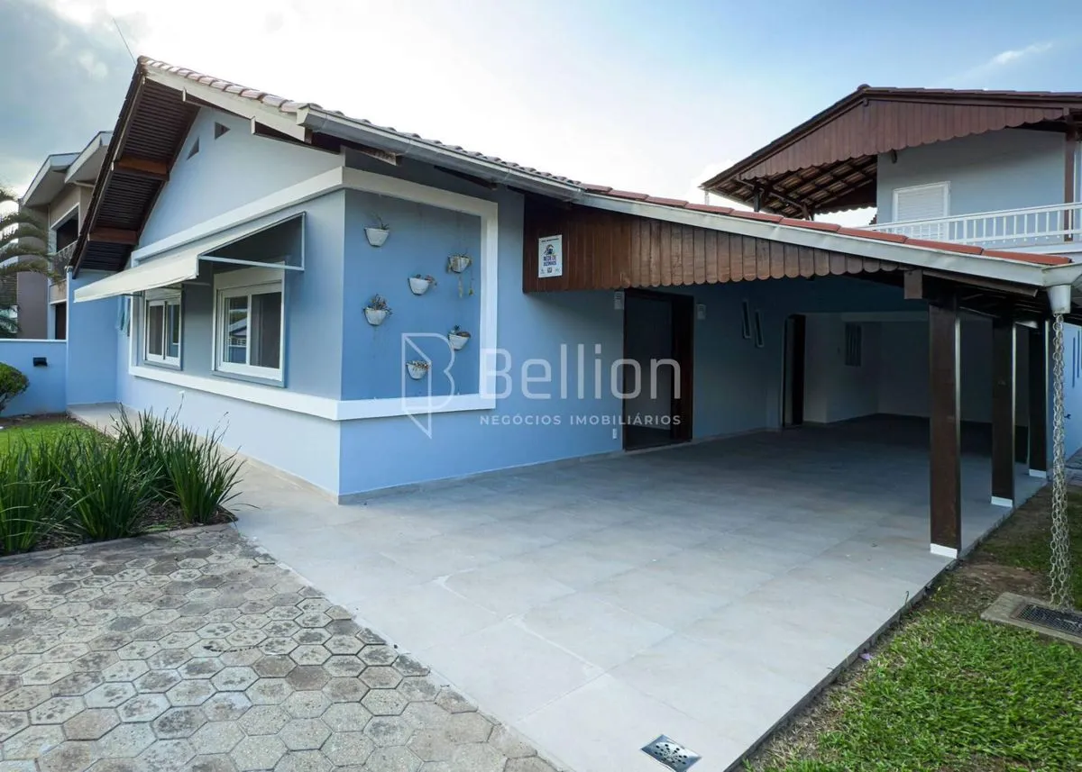 Imagem Casa com amplo terreno e área de festa no Bairro Nações, em Timbó