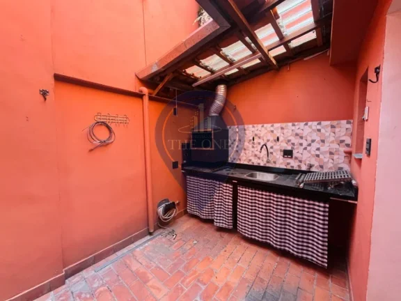 Imagem Casa à venda em São Paulo-SP, no Ipiranga, com 2 quartos, 1 suíte, 2 salas, 2 banheiros e 72m² de área.