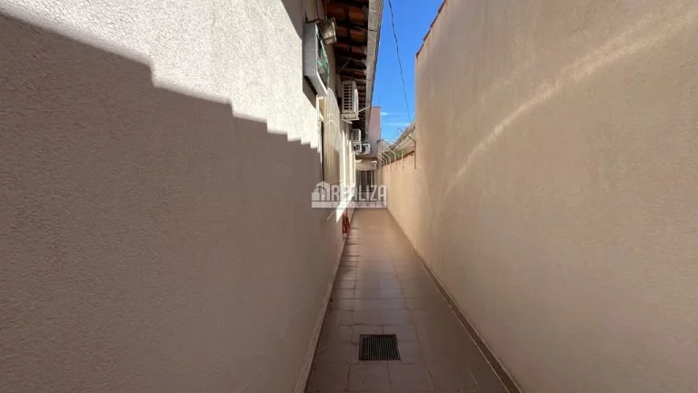 Imagem Casa à venda com 3 dormitórios no bairro Mercês, em Uberaba