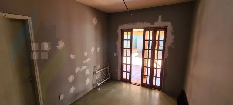 Imagem Casa de 3 dormitórios, 2 banheiros, 4 vagas, com 280m² em Jardim Silvestre, São Bernardo do Campo
