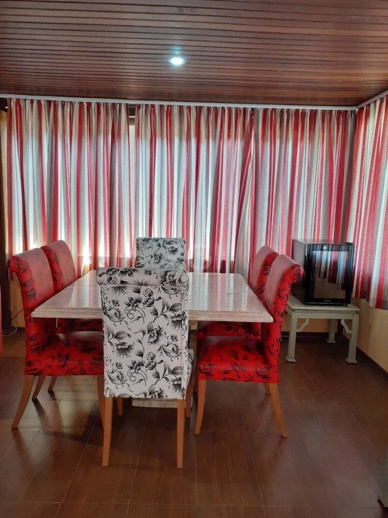 Imagem Casa 3 dormitórios, 2 suítes, 4 vagas, 257,52 m² de área privativa, no Bairro Ipanema