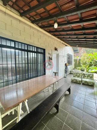 Imagem CASA CHARMOSA ;BOISSUCANGA,2 DORMITÓRIOS,SALA AMPLA,AVARANDADA,EDICULA COM QUARTO AMPLO E BANHEIRO, ARVORES FRUTIFERAS EM 581 MT2