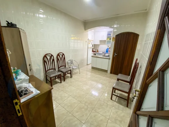 Imagem Casa com 2 dormitórios sendo 1 suíte, 2 banheiros, 4 vagas de 200,00 m² útil em Paulicéia, São Bernardo do Campo