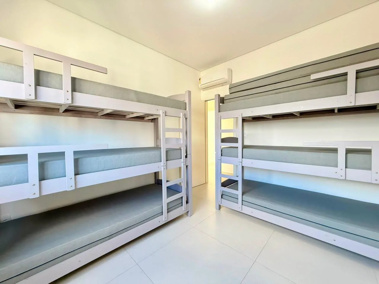 Imagem Apartamento à venda em Itapema, Meia Praia, com 3 quartos, 136m2