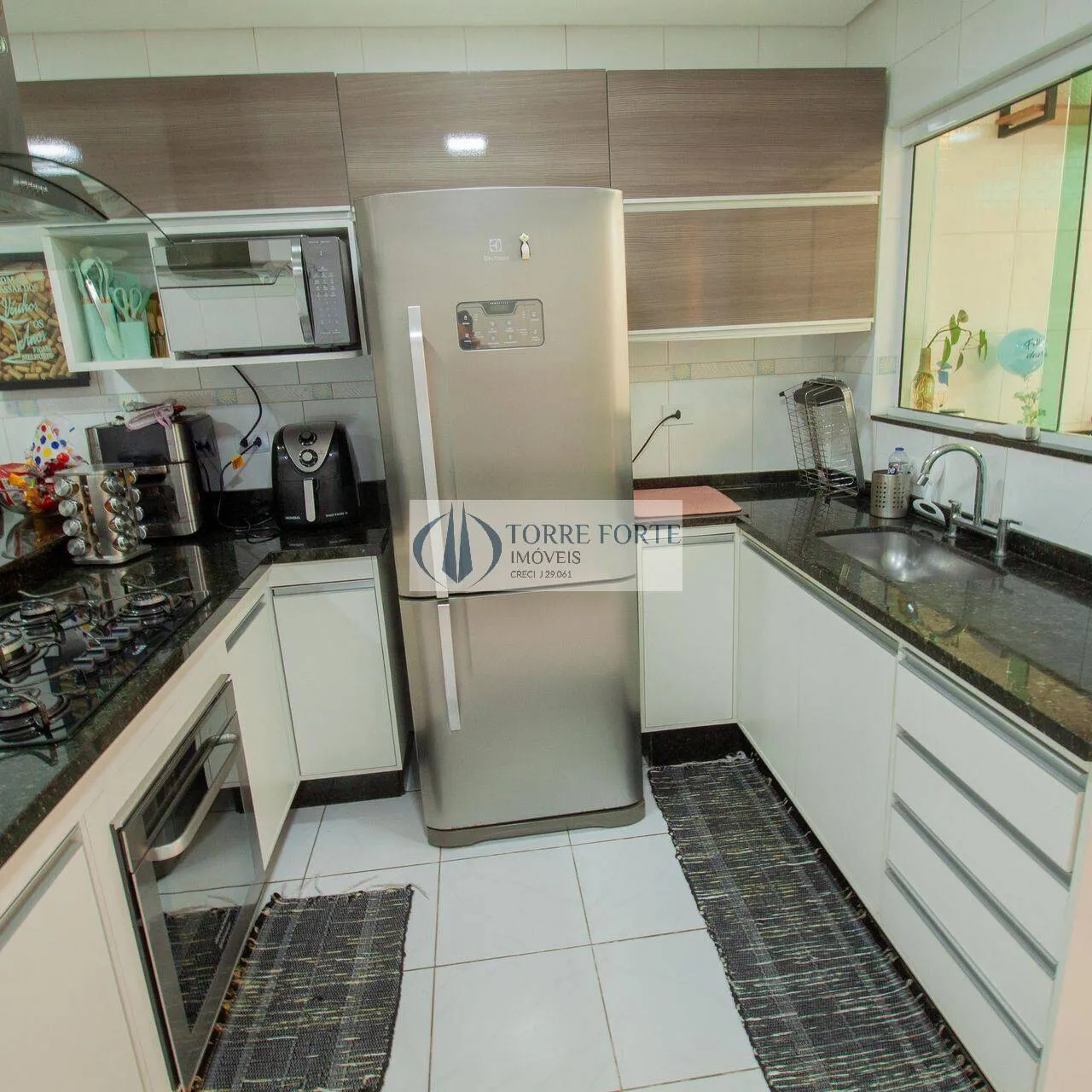 Imagem Linda casa com 3 suítes , churrasqueira, varanda , 2 vagas