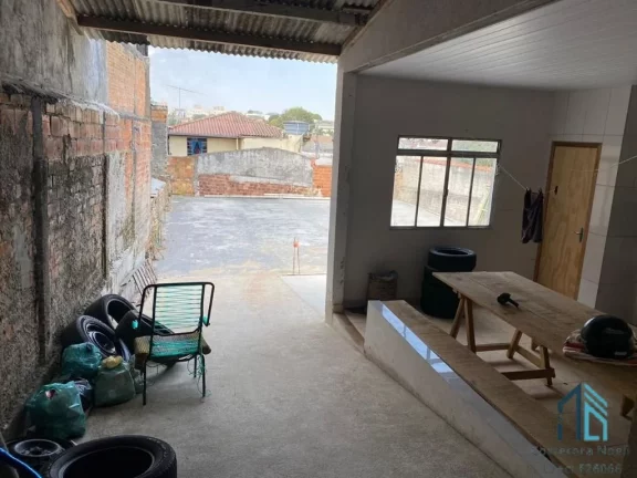 Imagem (PERMUTA) Casa térrea, 03 quartos c/suíte, parte podendo ser utilizado como Barracão, no Capão Raso em Curitiba PR
