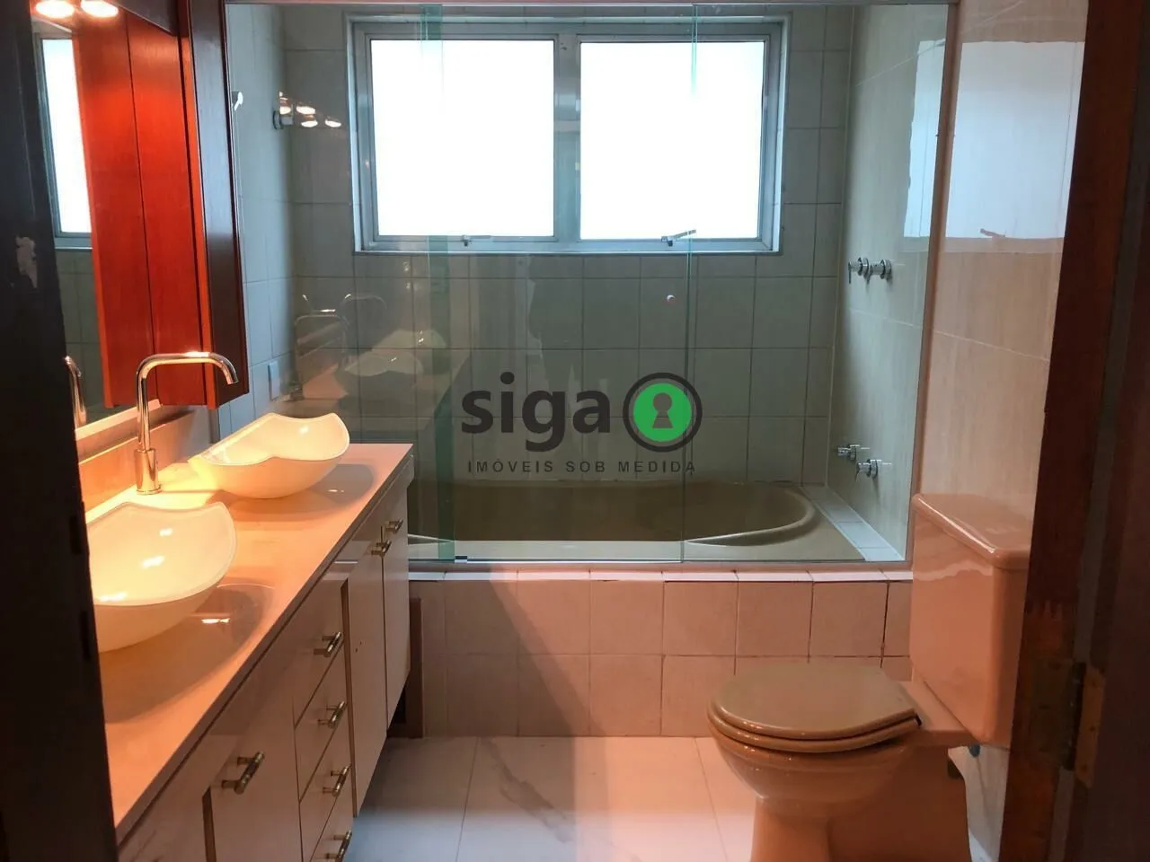 Imagem Casa Reformada à Venda ? 300m², Terreno Amplo, Acabamento de Alto Padrão e Localização Privilegiada