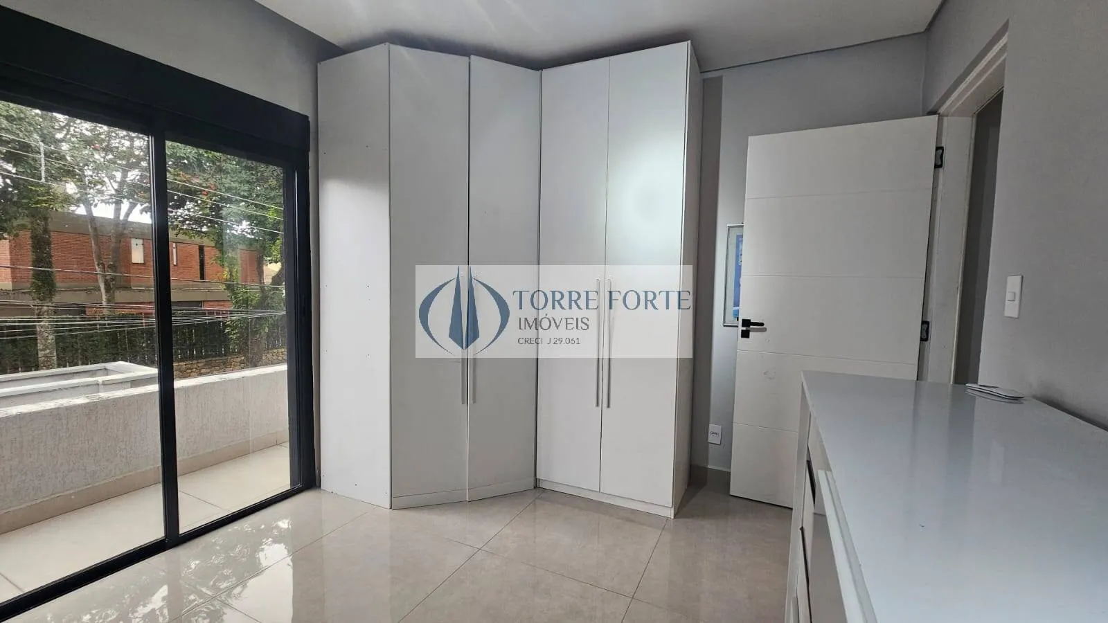 Imagem Ótima casa 396 m², 3 dormitórios sendo 1 suíte, 5 banheiros, em S.C do Sul