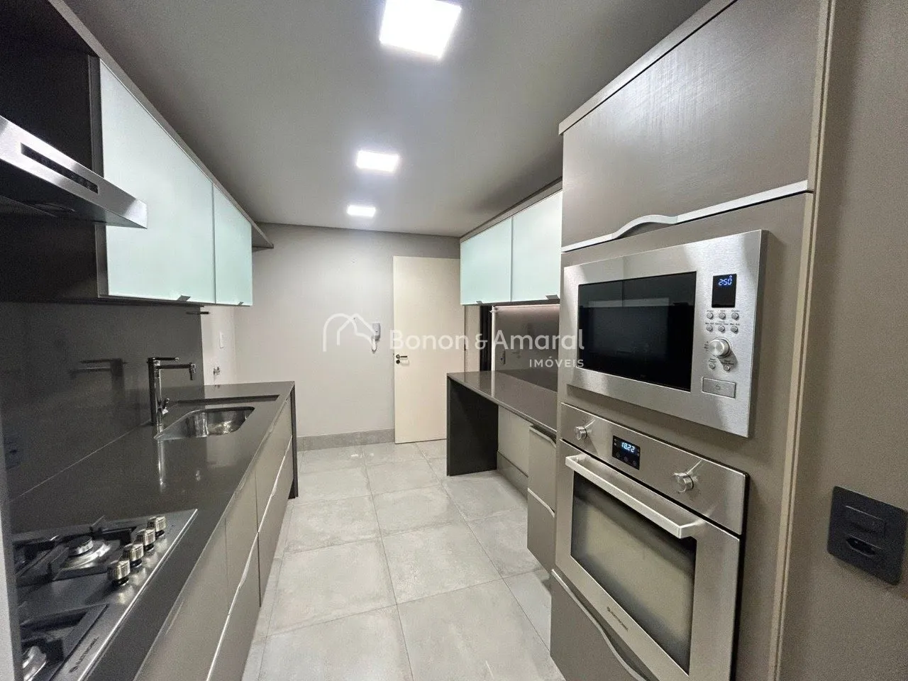 Imagem Alto Padrão no Cambuí - 2 Suítes, Varanda Gourmet, Andar Alto e Vista Privilegiada