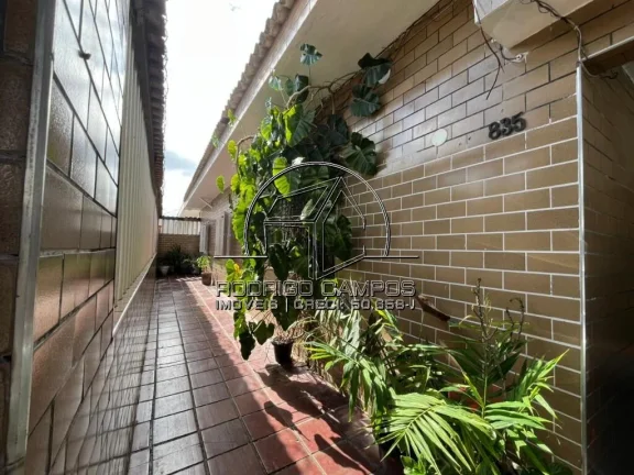 Imagem Espaçosa Casa Semi Isolada 3 Quartos no Campo da Aviação, Praia Grande