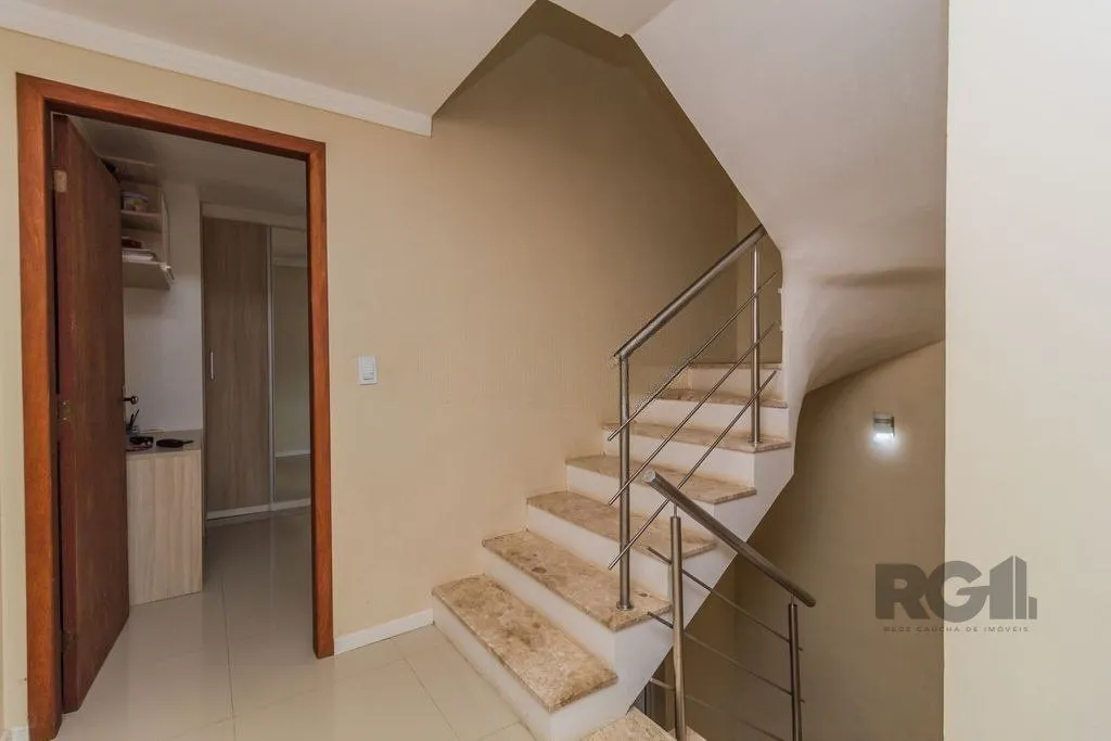 Imagem Casa de 3 dormitórios no bairro Guarujá