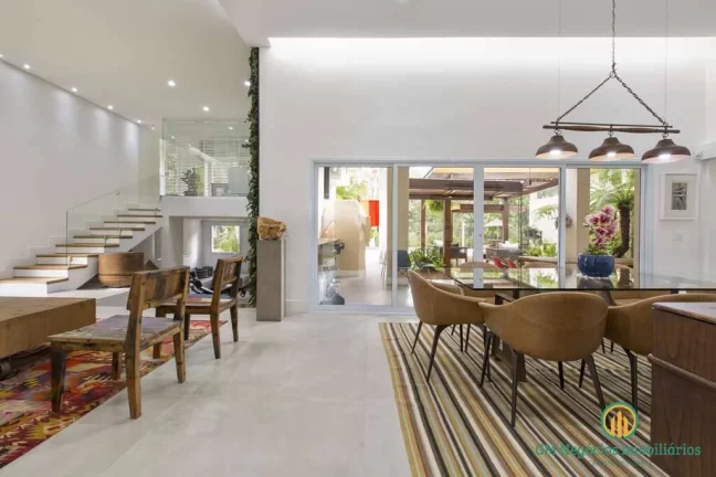 Imagem Casa Maravilhosa e impecável - 5 suites + chalé hóspedes! Em Condominio