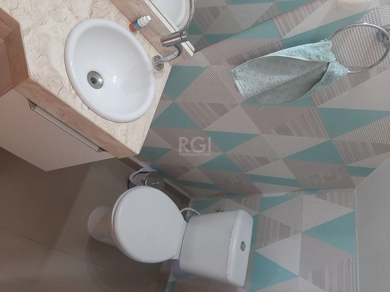 Imagem Casa com 2 quartos, 2 suítes, varanda, vaga, no bairro Aberta dos Morros, Poa/RS