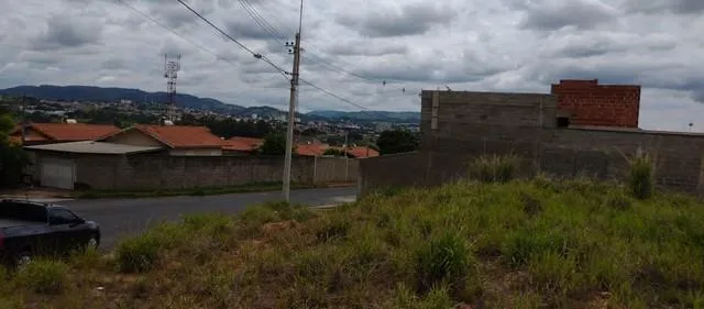 Imagem TERRENO- ESPIRITO SANTO DO PINHAL