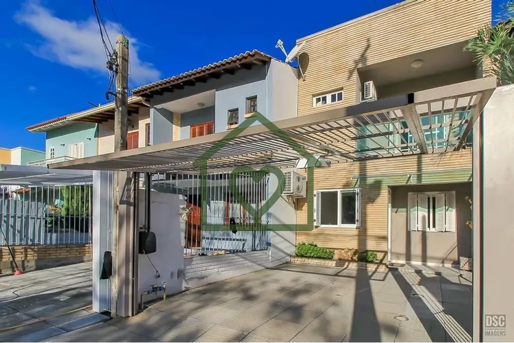 Encantador Sobrado com Vista para a Natureza na Zona Sul Completo e Pronto para Morar! Descubra o pr...