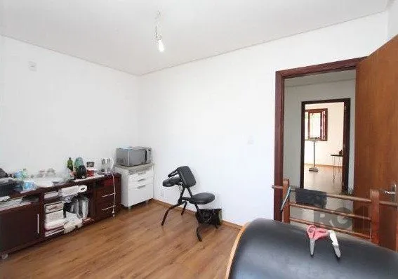 Imagem Casa para Venda - 180m², 3 dormitórios, sendo 3 suites, 3 vagas - Hípica