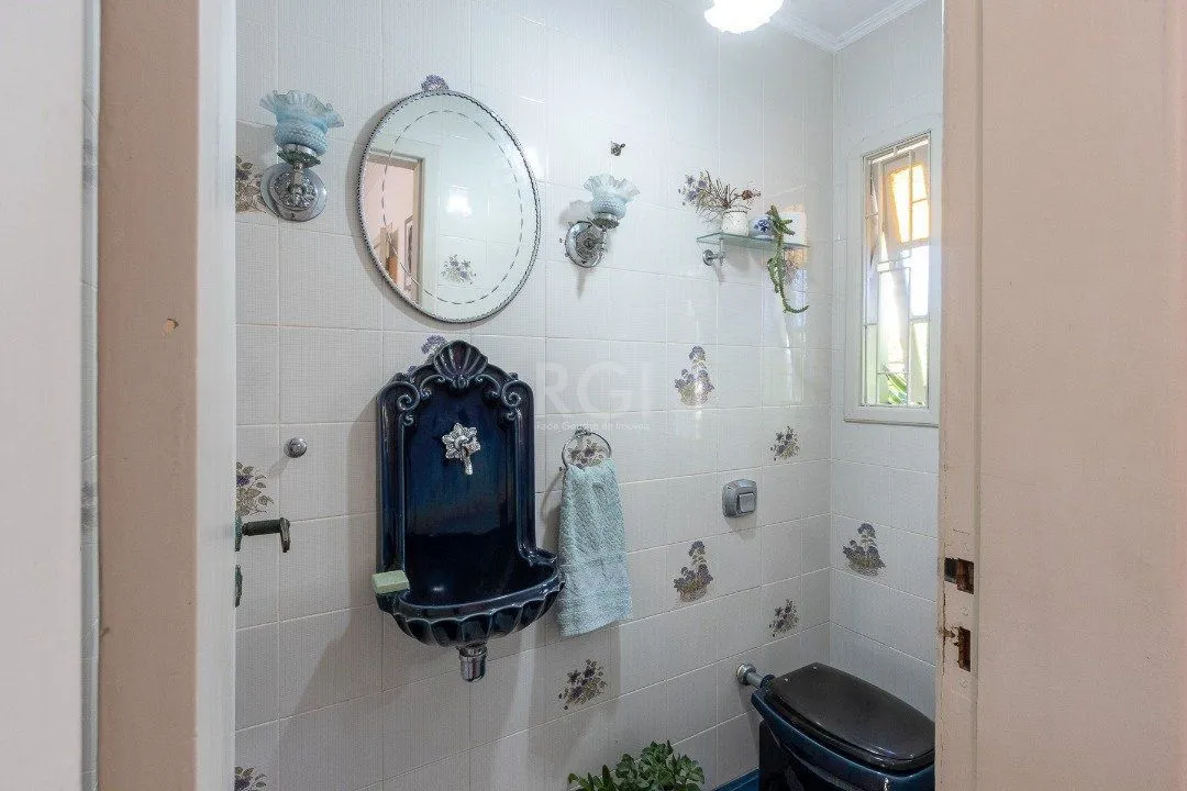 Imagem Casa para Venda - 280m², 3 dormitórios, sendo 1 suites, 2 vagas - Nonoai