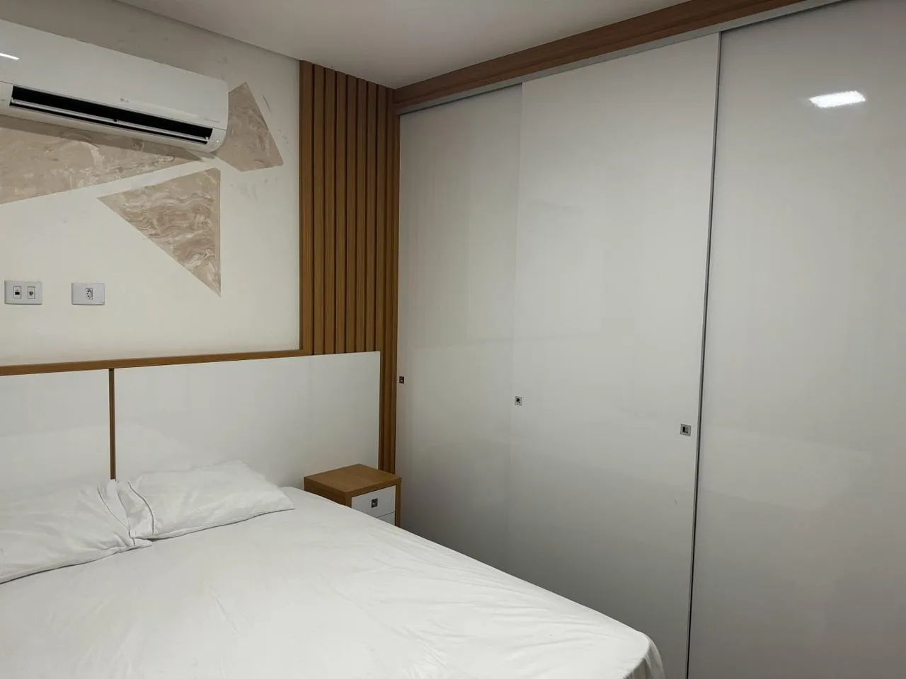 Imagem Ampla Residência com Área Gourmet e Pomar em Terreno Generoso de 906 m²: Conforto e Funcionalidade em Cada Detalhe