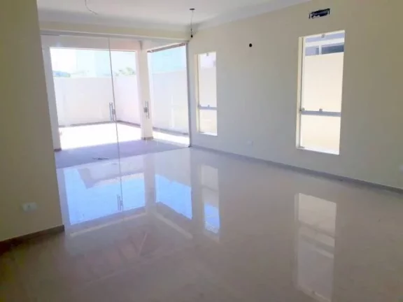 Imagem CASA ASSOBRADADA EM CONDOMIINIO COM SEGURANÇA 24 HS