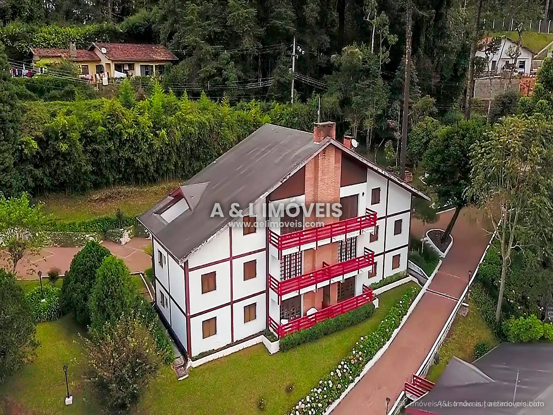 Imagem Cobertura | 156,49 m² | 2 Suítes | Vista e Lareira | Campos do Jordão