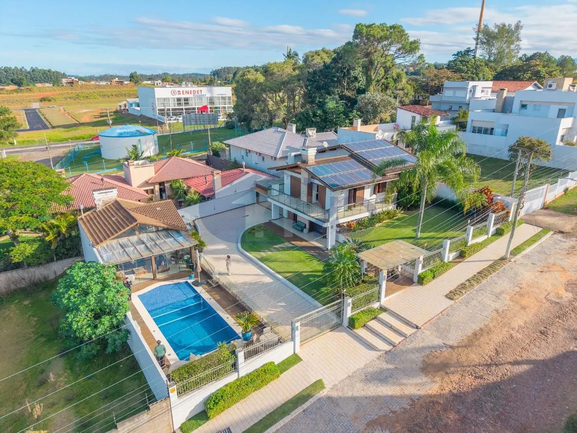 Imagem Casa de Alto Padrao com 4 Dormitorios, Piscina Aquecida e Espaço Gourmet no Centenario, em Torres/RS