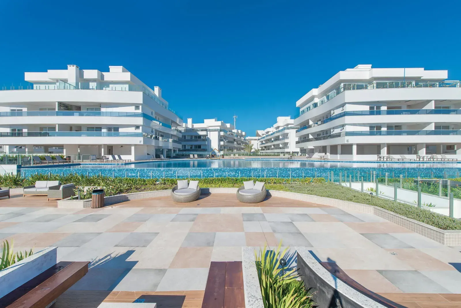 Imagem Viva no Topo: A Exclusividade da Cobertura com 3 suites no Mirante Home Club