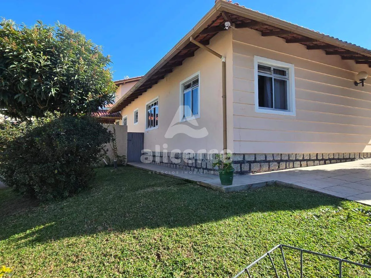 Imagem Se você busca espaço, conforto e ótima localização, essa casa é perfeita para você!