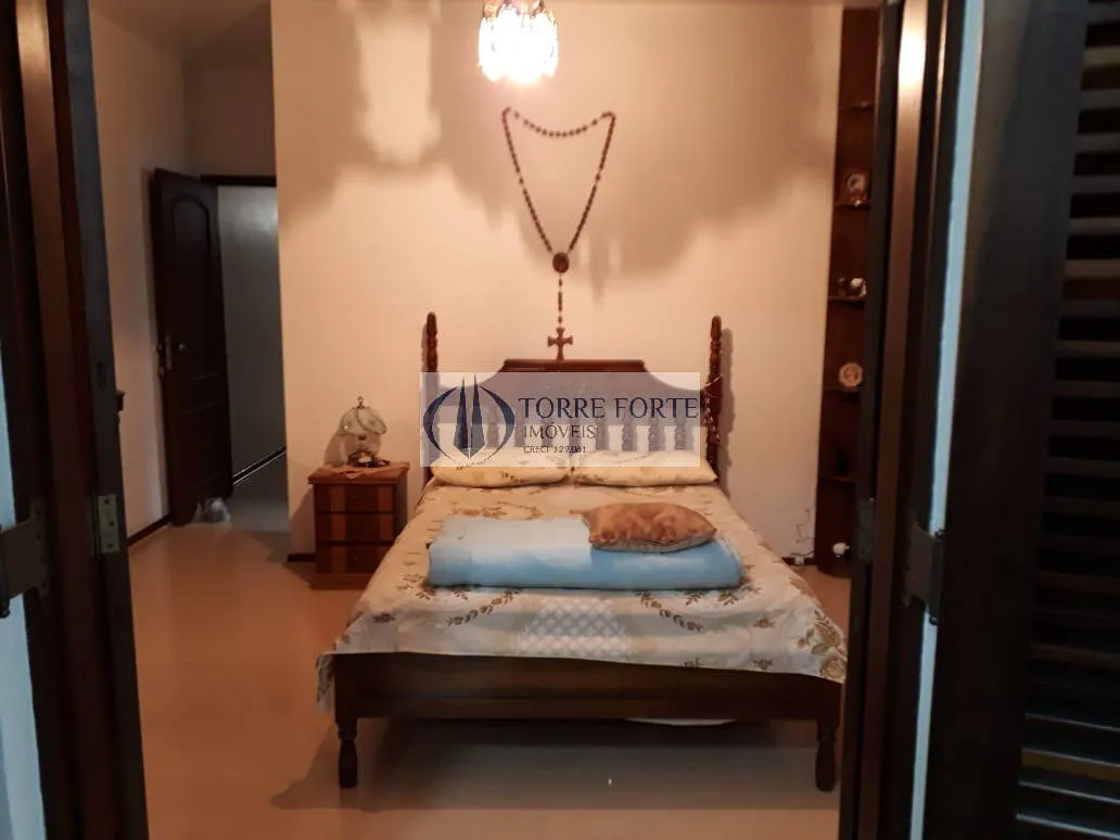 Imagem Casa espaçosa, com 380 m², 3 dormitórios sendo 1 suíte 4 banheiros, 2 vagas