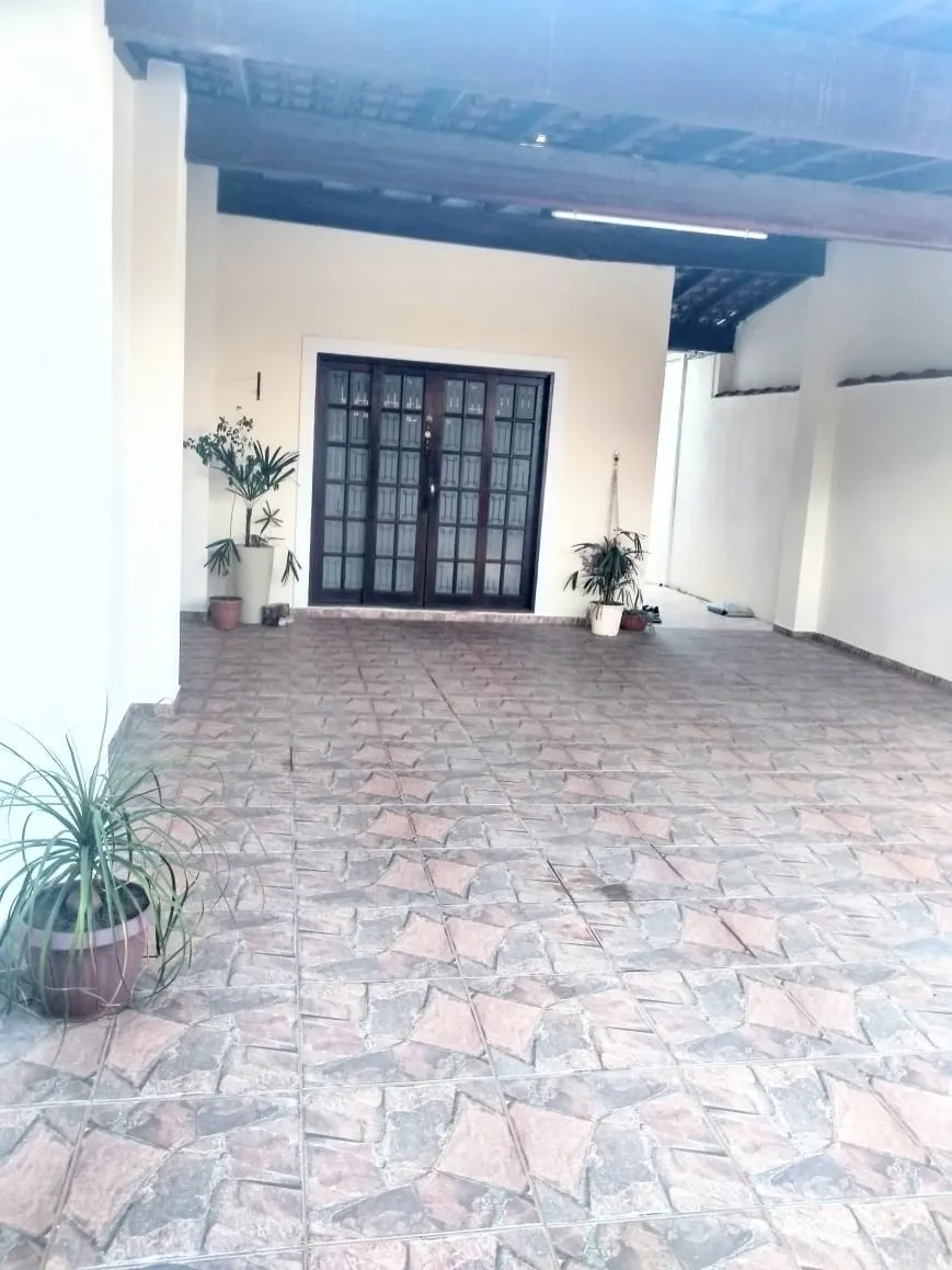 Imagem Sobrado com 4 Quartos e Garagem para 4 Carros