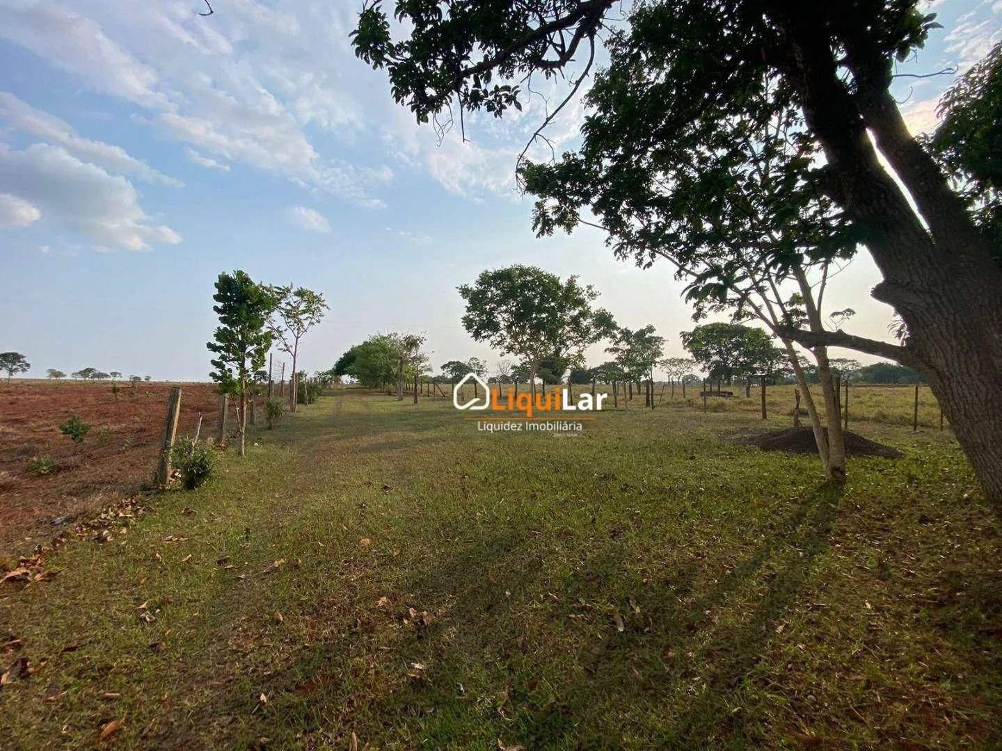 Imagem Chácara com 2 Hectares, Córrego e Dois Tanques de Peixe em Campo Grande/MS