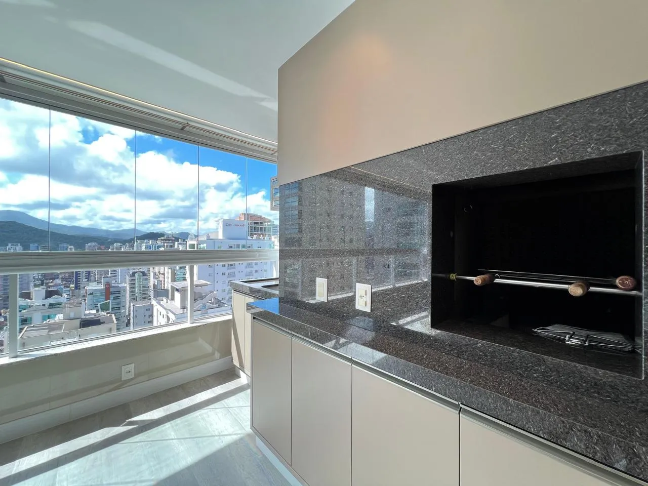 Imagem Apartamento à venda com 150m2 por R$ 2.800.000,00