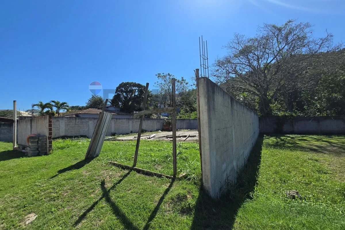 Imagem TERRENO COM FUNDAÇÃO E PROJETO DE CASA DUPLEX EM CONDOMÍNIO FECHADO - VARGEM PEQUENA
