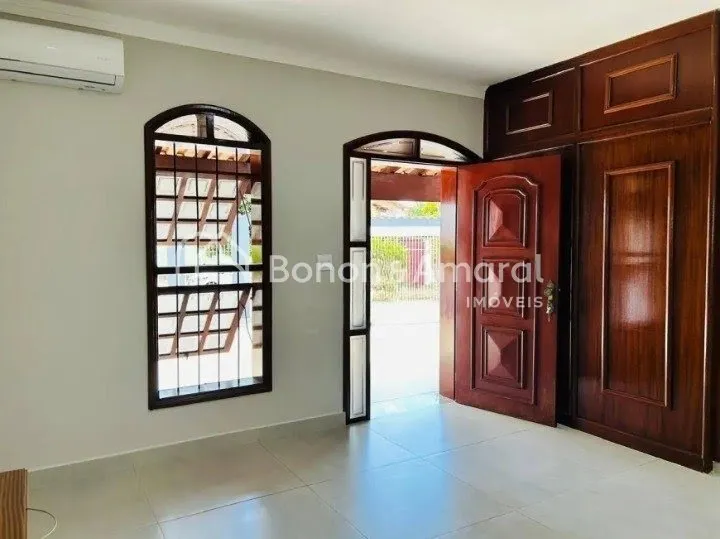 Imagem Casa a Venda Completa com Quintal Amplo e Suíte no Jardim Fortaleza - Imperdível!
