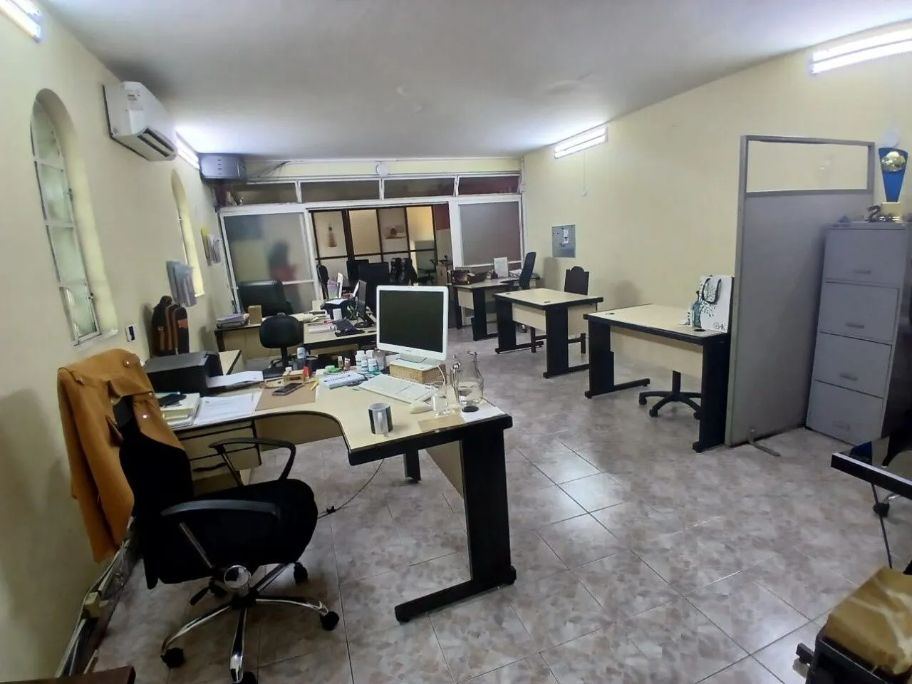 Imagem Sobrado de Esquina em Perdizes com Potencial Comercial e Residencial.