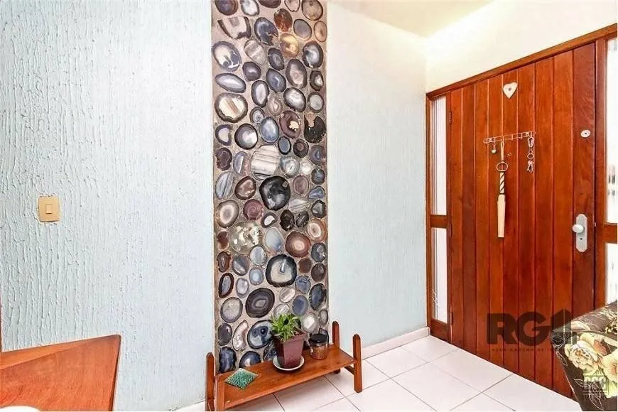 Imagem Casa de 285m² - 4 dormitórios, 4 vagas no bairro Bom Jesus