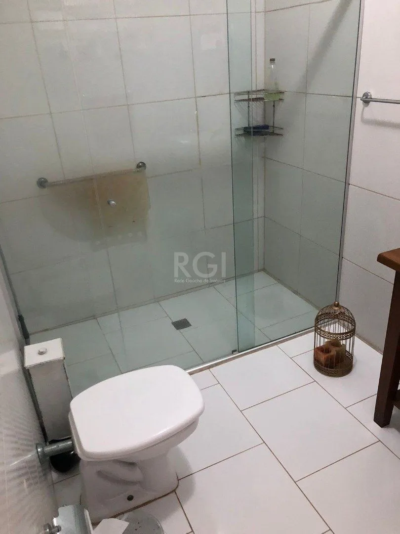 Imagem Casa para Venda com 3 dormitórios, sendo 1 suites e 3 vagas no bairro Guarujá