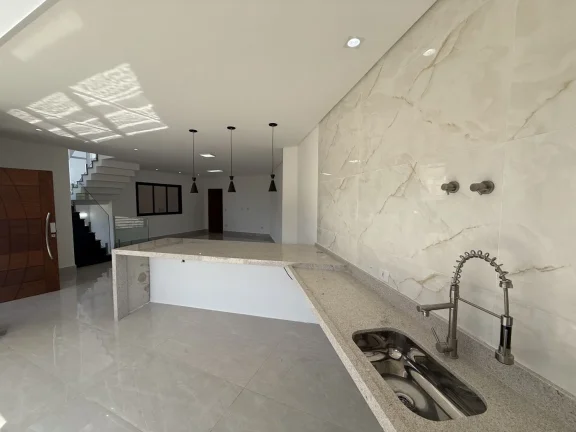 Imagem Casa de Esquina com Vista pra Mata - Portal dos Ipês