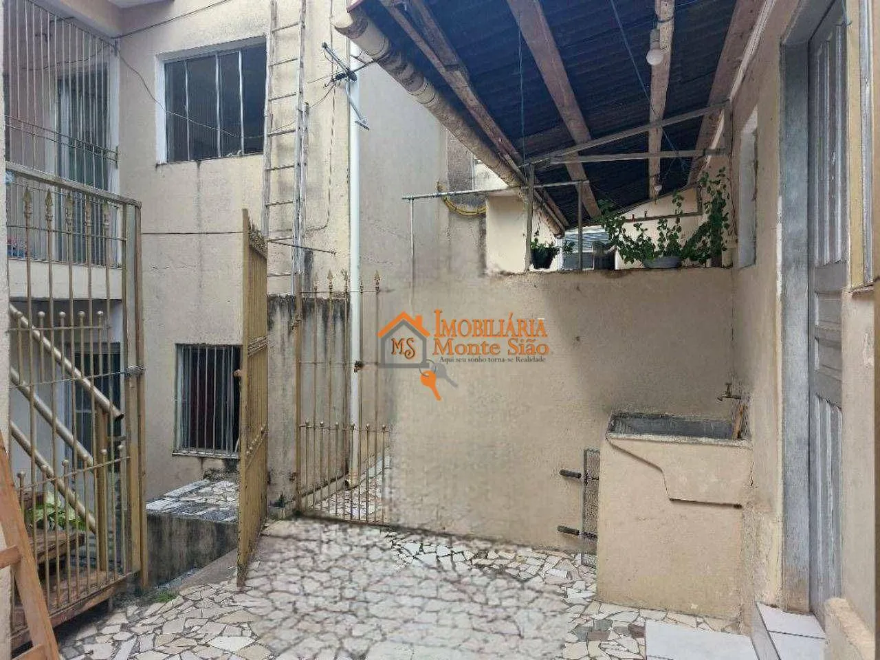 Imagem Sobrado com 8 dormitórios à venda, 480 m² por R$ 639.000,00 - Parque Uirapuru - Guarulhos/SP