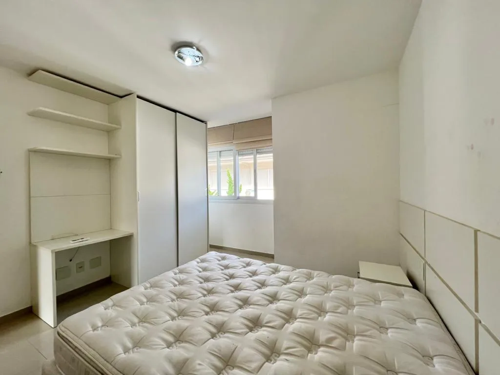 Imagem Casa em Condominio 5 Dormitórios - Bairro --