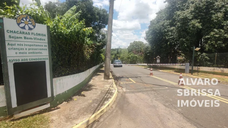 Imagem Chácara com 2800 m2 no Condomínio Chácaras Flórida em Itu SP - Chácara com 2 casas integradas a natureza