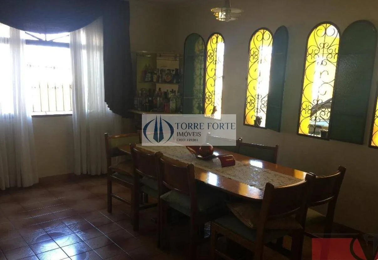 Imagem Casa com 3 dormitorios 1 suite 12 vagas de garagem na Vila Ema.