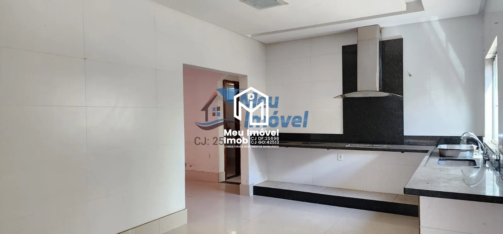 Imagem Casa 4 Quartos 1 Suíte 4 Vagas 300m² Depósito Piscina