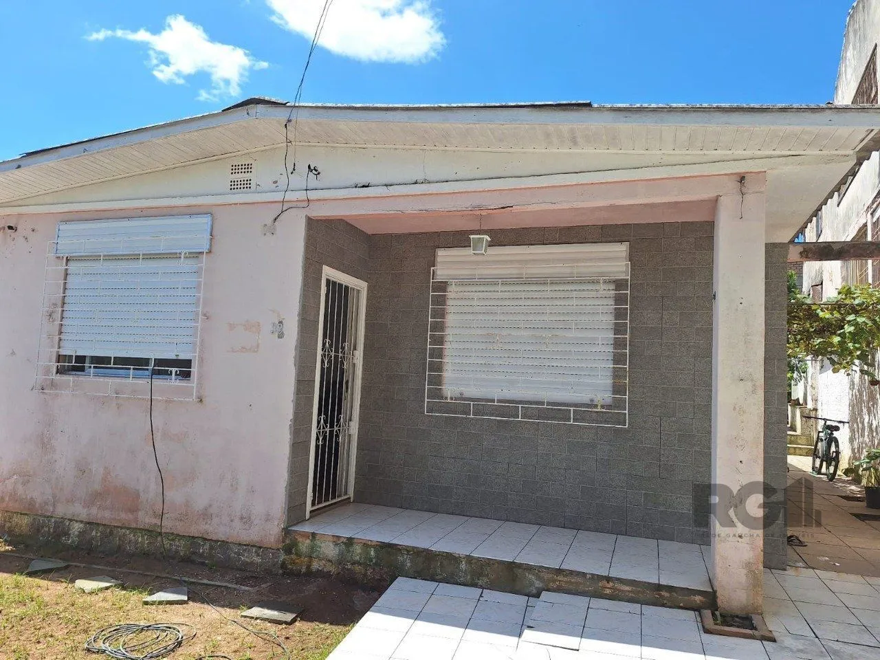 Imagem Terreno com casa com 3 quartos, vaga de garagem, no bairro Ipanema, Porto Alegre/RS