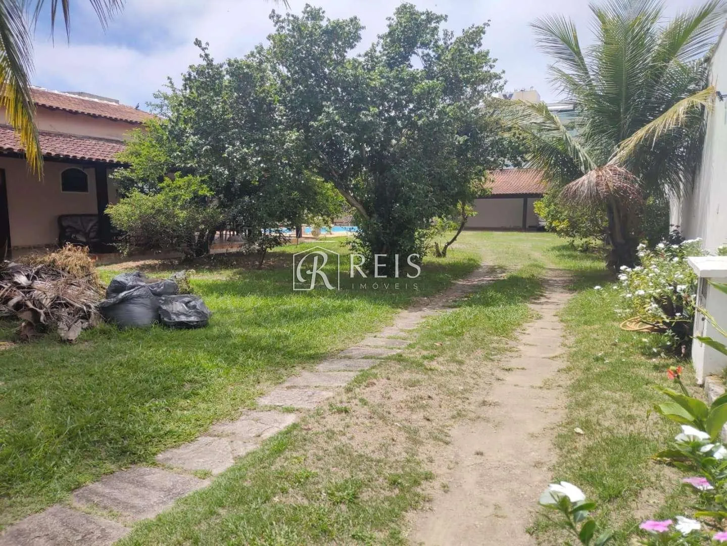 Imagem Casa para Venda em Rio das Ostras, Costazul, 5 dormitórios, 1 suíte, 3 banheiros, 4 vagas