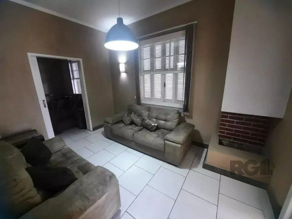 Imagem Casa de 3 dormitórios, no bairro Glória