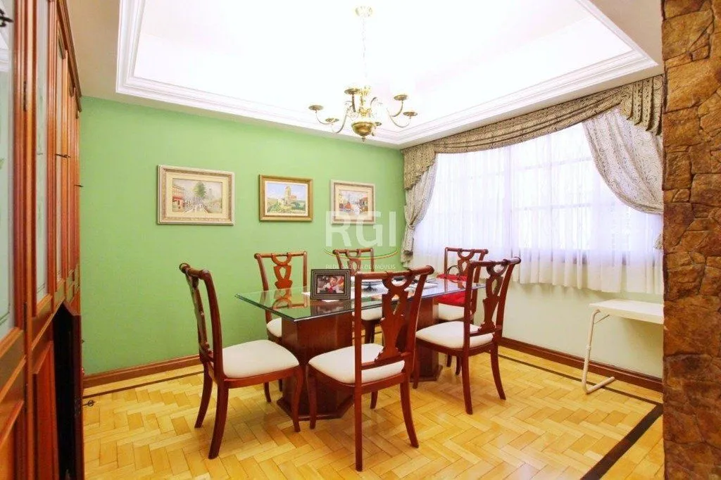 Imagem Casa para Venda - 250m², 3 dormitórios, 1 vaga - Teresópolis