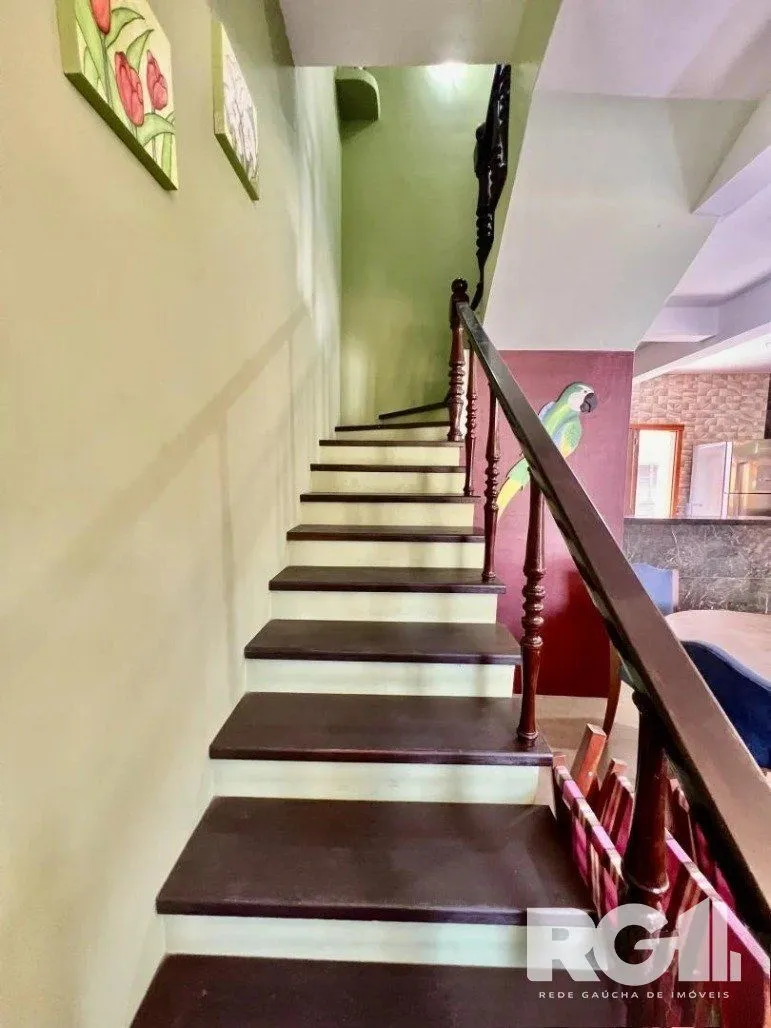 Imagem Casa ampla com pátio e 5 dormitórios, localizada no Centro de Imbé, a 200 metros do Mar.