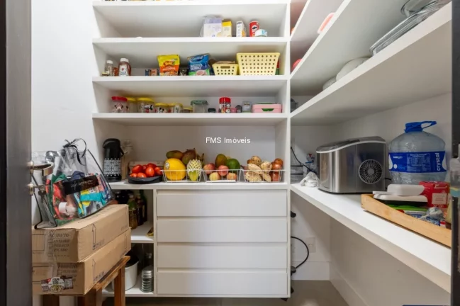 Imagem Cobertura a venda em Moema com 3 quartos, 1 suíte, 1 sala, 4 banheiros, 3 vagas de garagem, 245m².